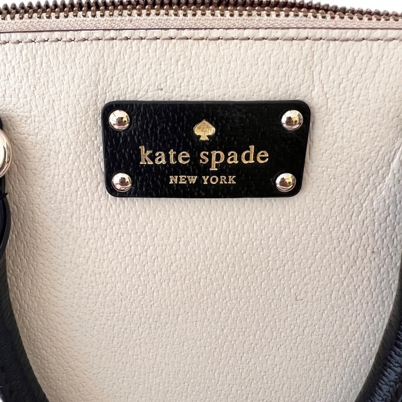 Kate Spade Wellesley Rachelle Off White & Black Handbag/Crossbody Red Interior - Picture 3 of 13